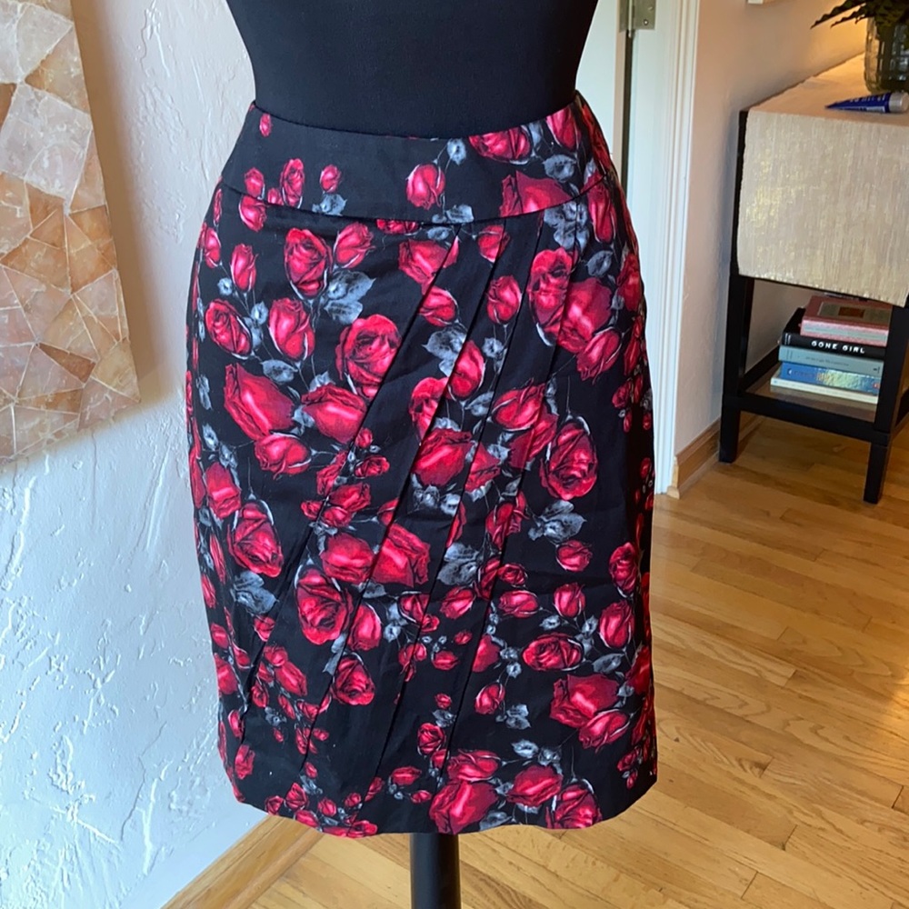 White House Black Market pencil skirt. Size 4. Black, gray, and red